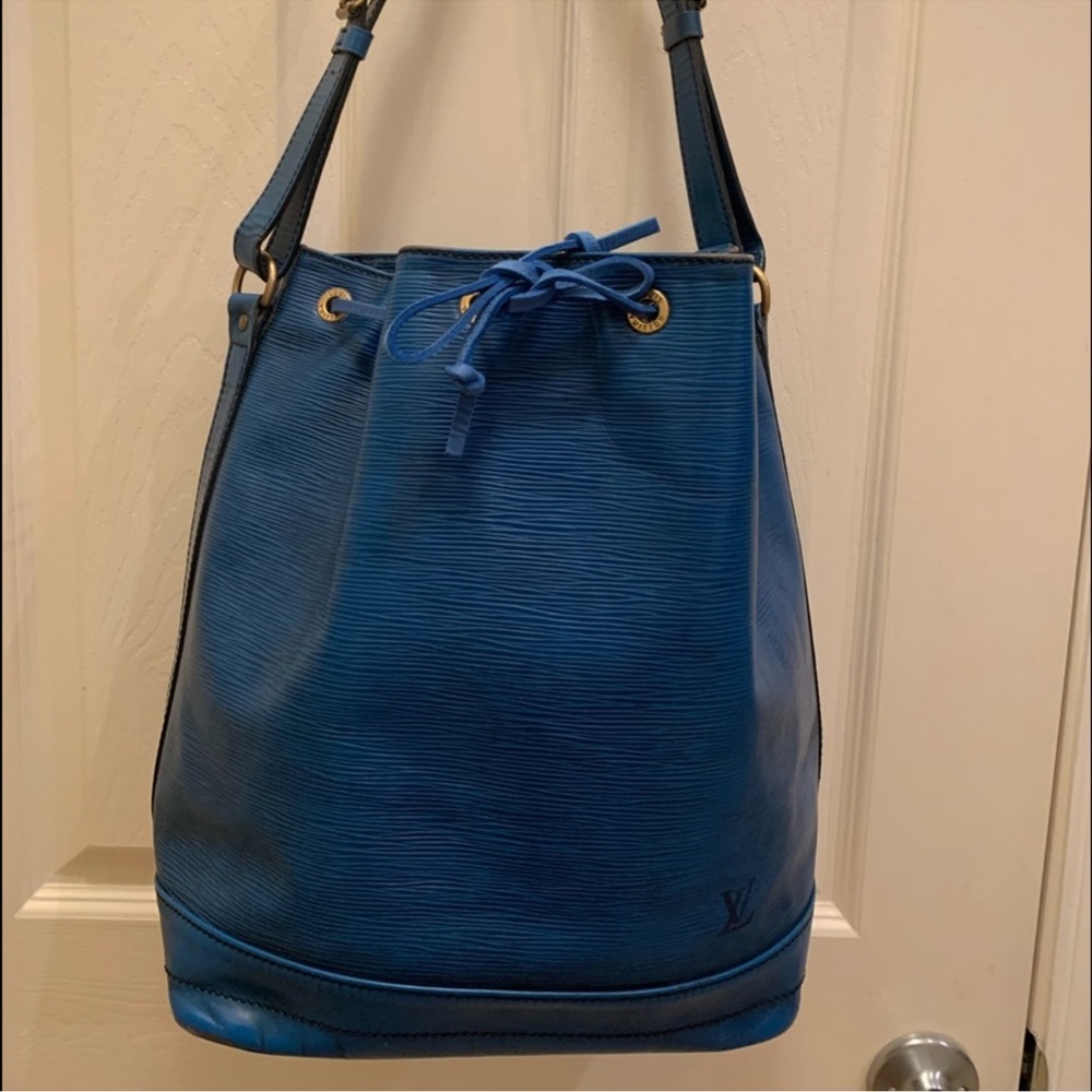 Louis Vuitton Epi GM Noe Toledo Blue Large size authentic